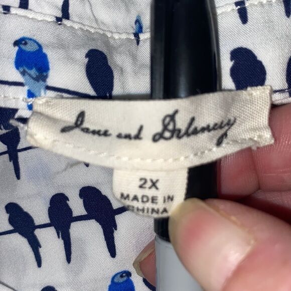 Jane & Delancey Wm’s Sz 2X White Blue Bird Print Roll Tab Sleeve Button Shirt - Picture 5 of 6